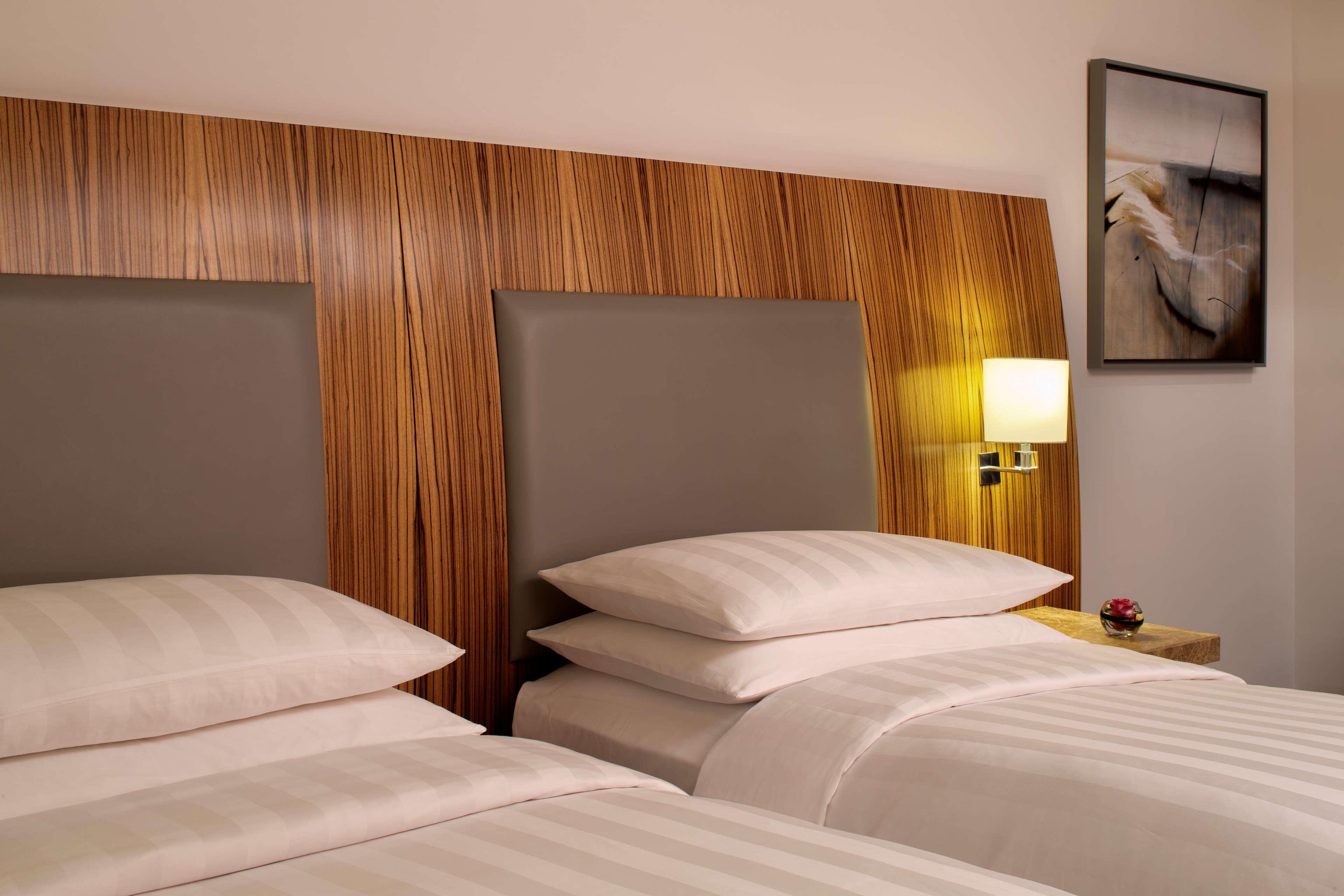 Andaz Capital Gate Abu Dhabi, By Hyatt Hotel Exterior foto A guest room at the hotel